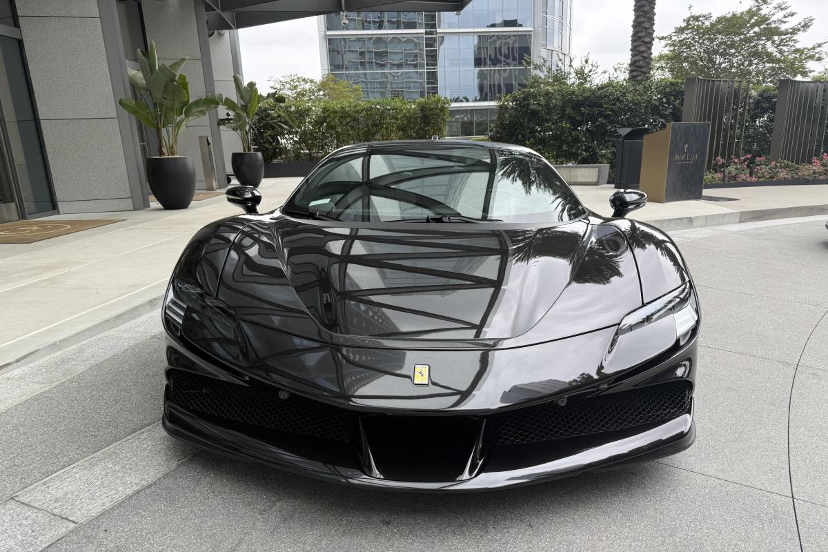 Ferrari SF90 Stradale Thumbnail 2