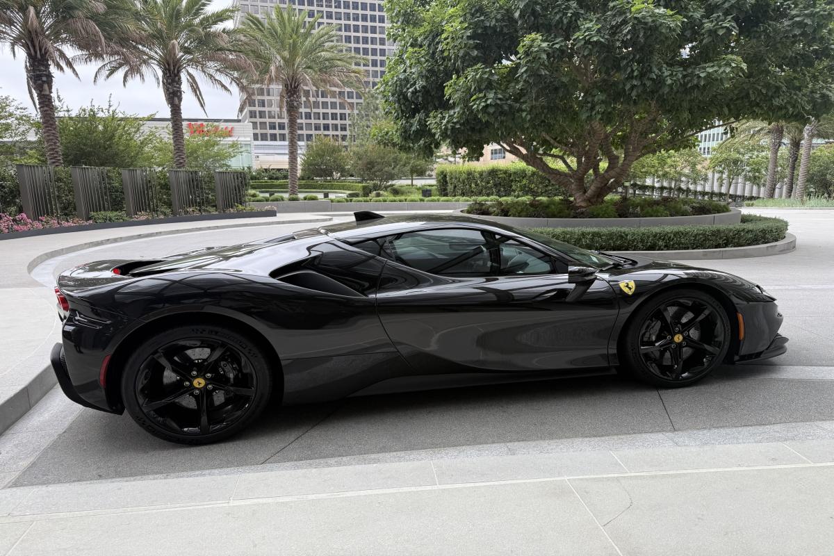 Ferrari SF90 Stradale Thumbnail 6