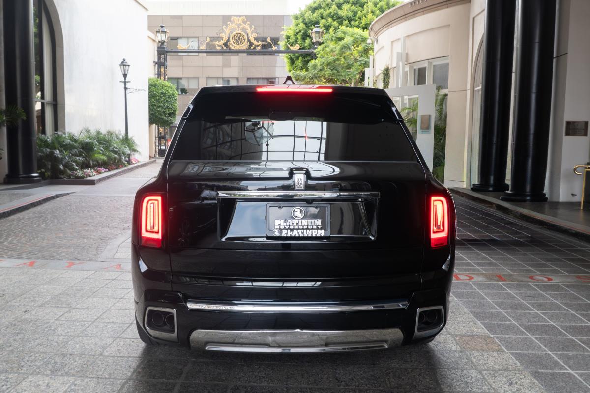 Rolls-Royce Cullinan for Photoshoots in Los Angeles Thumbnail 2