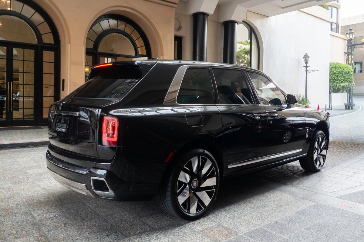 Rolls-Royce Cullinan for Photoshoots in Los Angeles Thumbnail 3