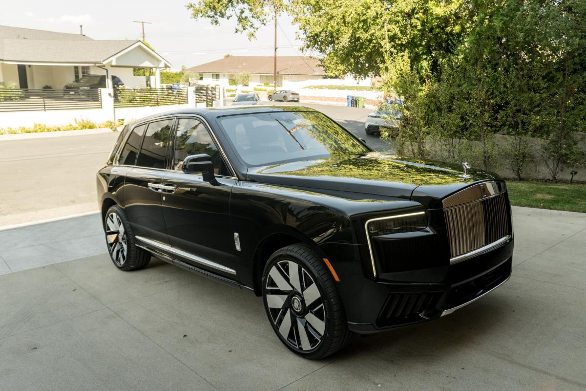 Rolls-Royce Cullinan for Photoshoots in Los Angeles Thumbnail 3