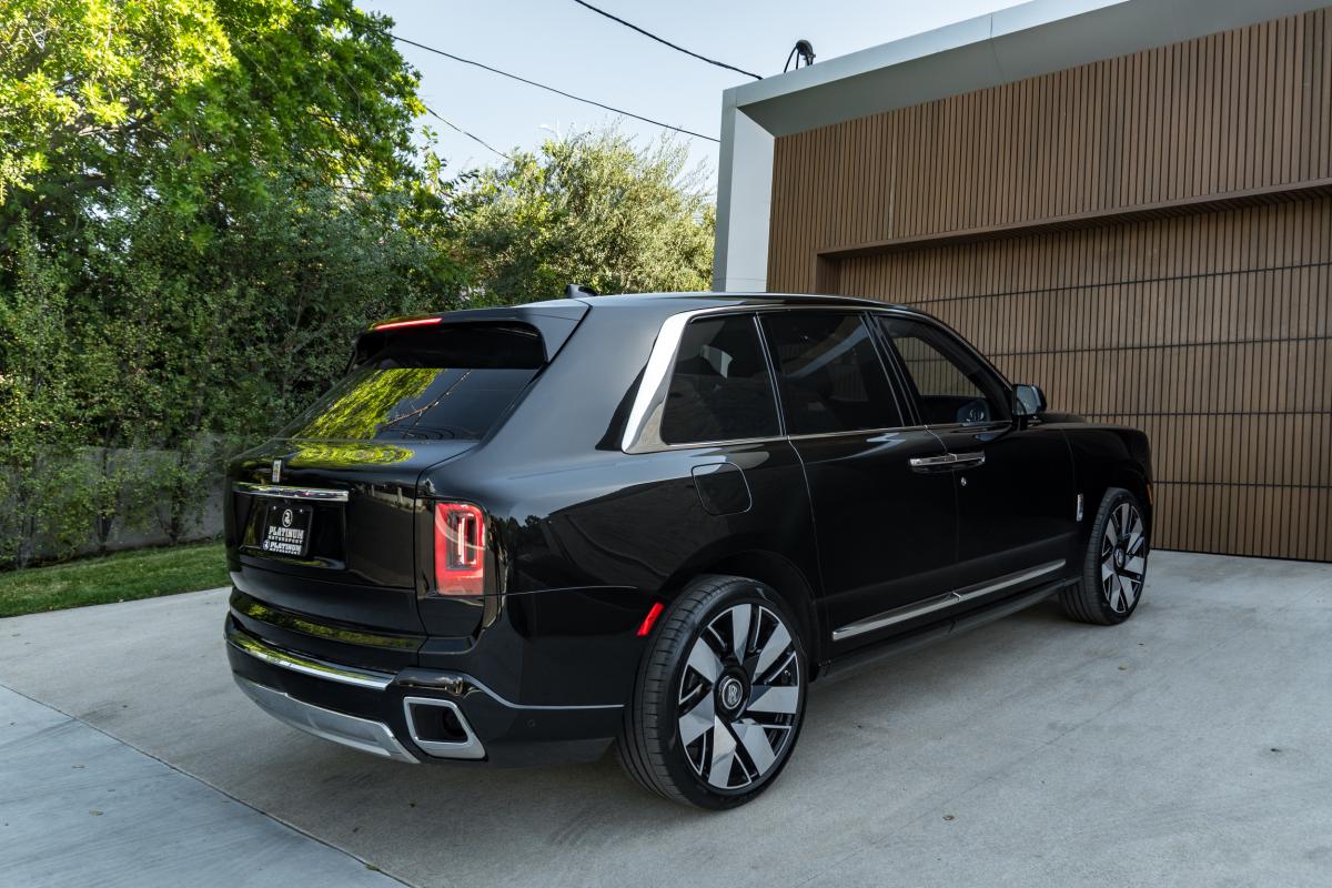 Rolls-Royce Cullinan for Photoshoots in Los Angeles Thumbnail 5