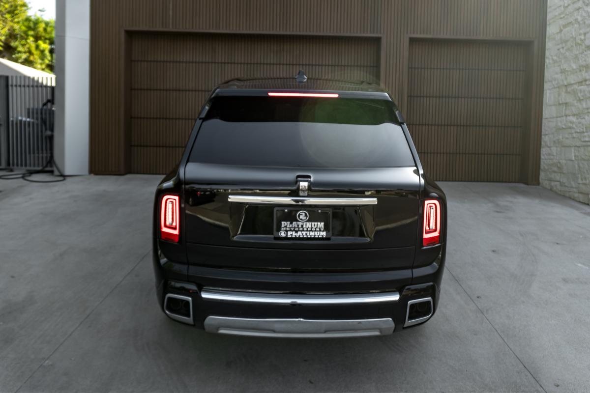 Rolls-Royce Cullinan for Photoshoots in Los Angeles Thumbnail 4