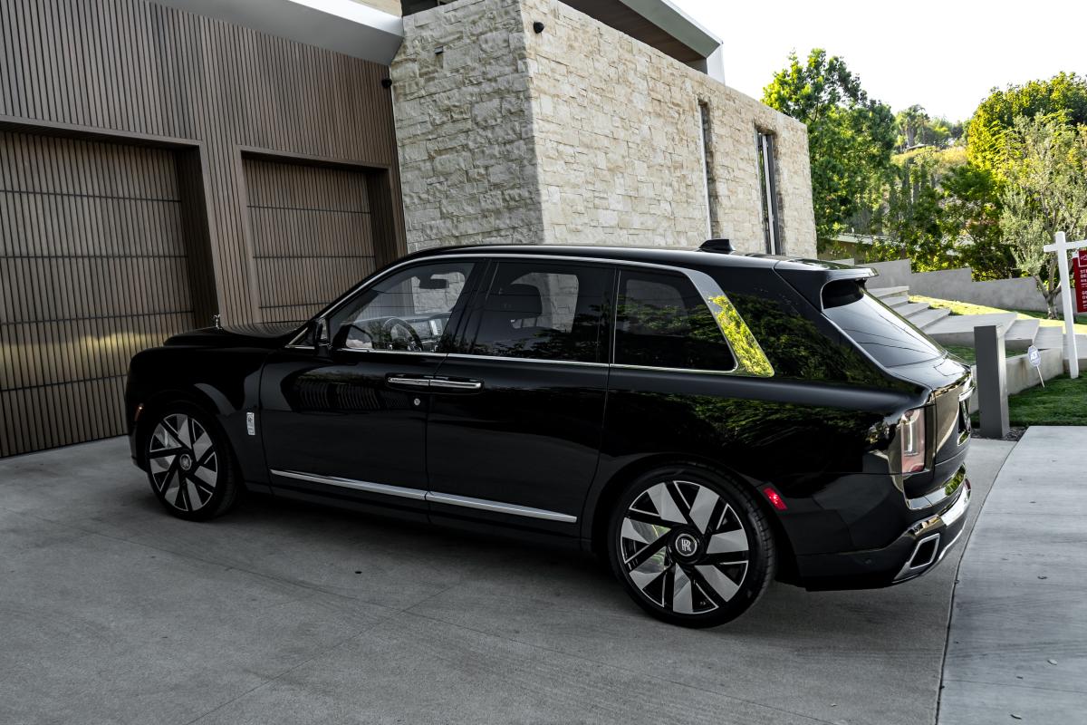 Rolls-Royce Cullinan for Photoshoots in Los Angeles Thumbnail 7