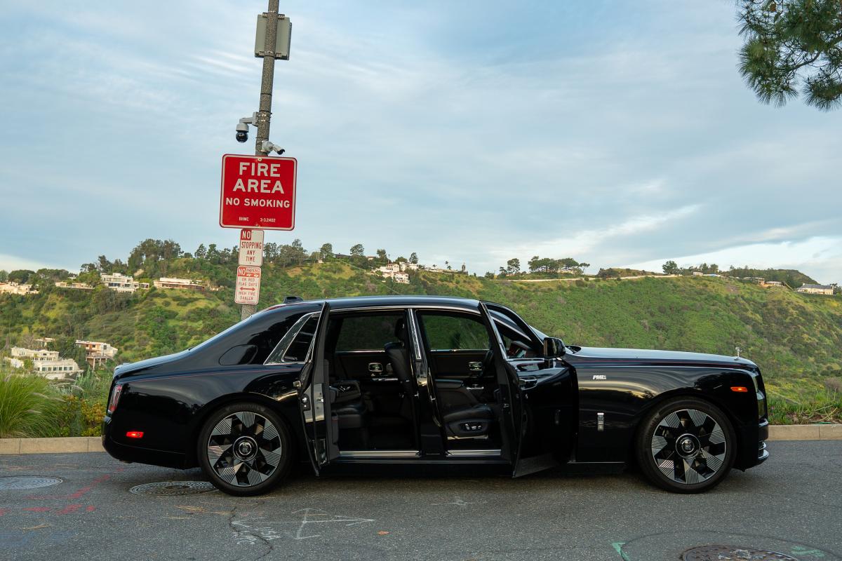 Rolls-Royce Phantom Viii for Photoshoots in Los Angeles Thumbnail 11