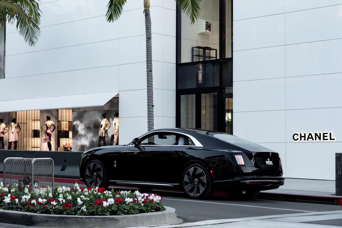 Rent Rolls-Royce Spectre EV in Los Angeles | DrivePML Thumbnail 12
